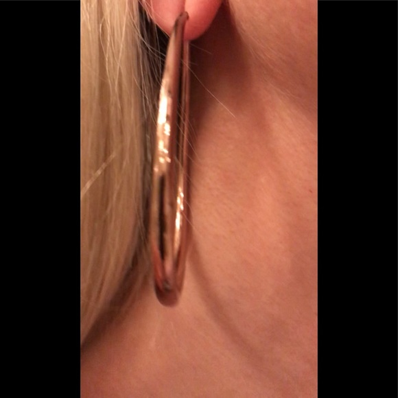 STYLISH FOSSIL ROSE GOLD BRAND NEW SHINY HOOPS! 😍 - Picture 2 of 7
